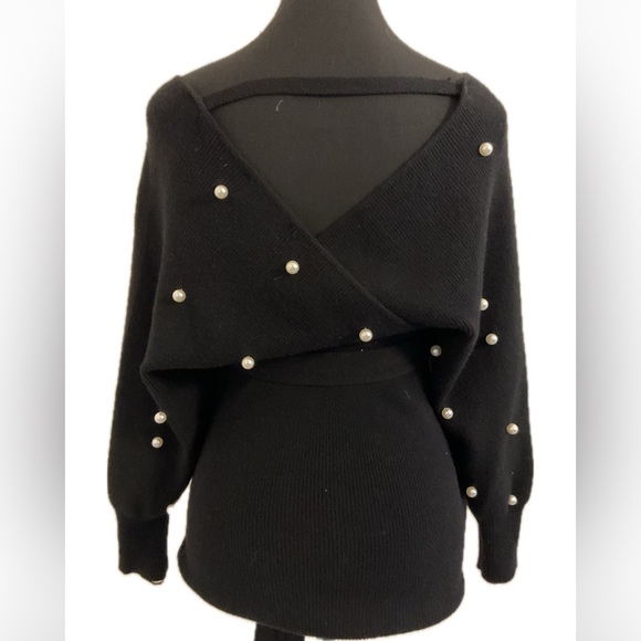 CHELSEA Black Ribbed Belted  V Neck with Faux Pearls Sweater . - Picture 2 of 8